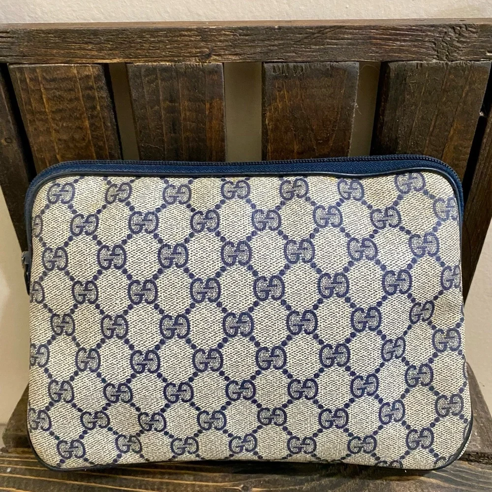 Vintage Gucci cosmetic clutch bag - Picture 2 of 11